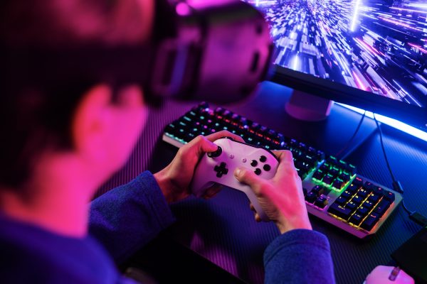 cadeira-gamer-com-luzes-neon-multicoloridas-1 cadeira-gamer-com-luzes-neon-multicoloridas-1
